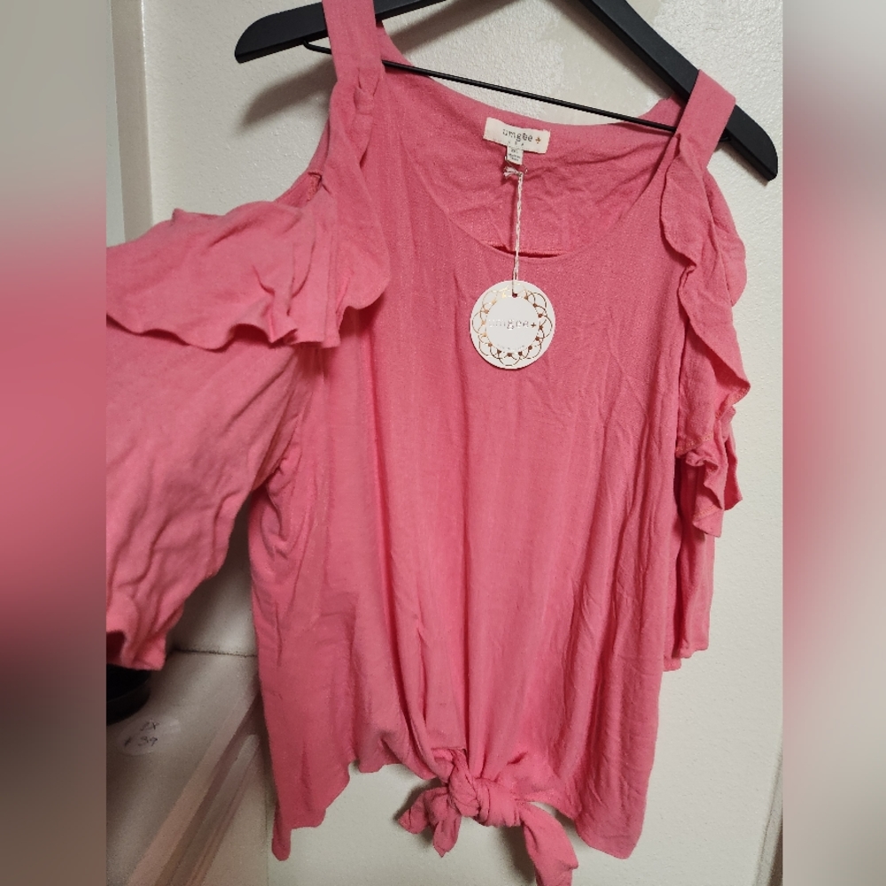 Umgee Plus Women’s Top 2XL Pink Short Ruffle Sleeve Cold Shoulder.New With Tags.
